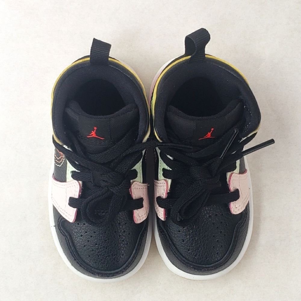Air Jordan 1 Mid Glow In The Dark - Picture 5 of 8